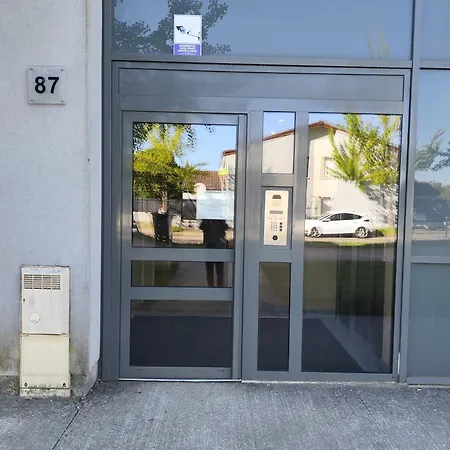 T2 L Isle D'abeau Confortable Avec Terrasse Et Garage Prive Apartment Saint-Germain (Isere)